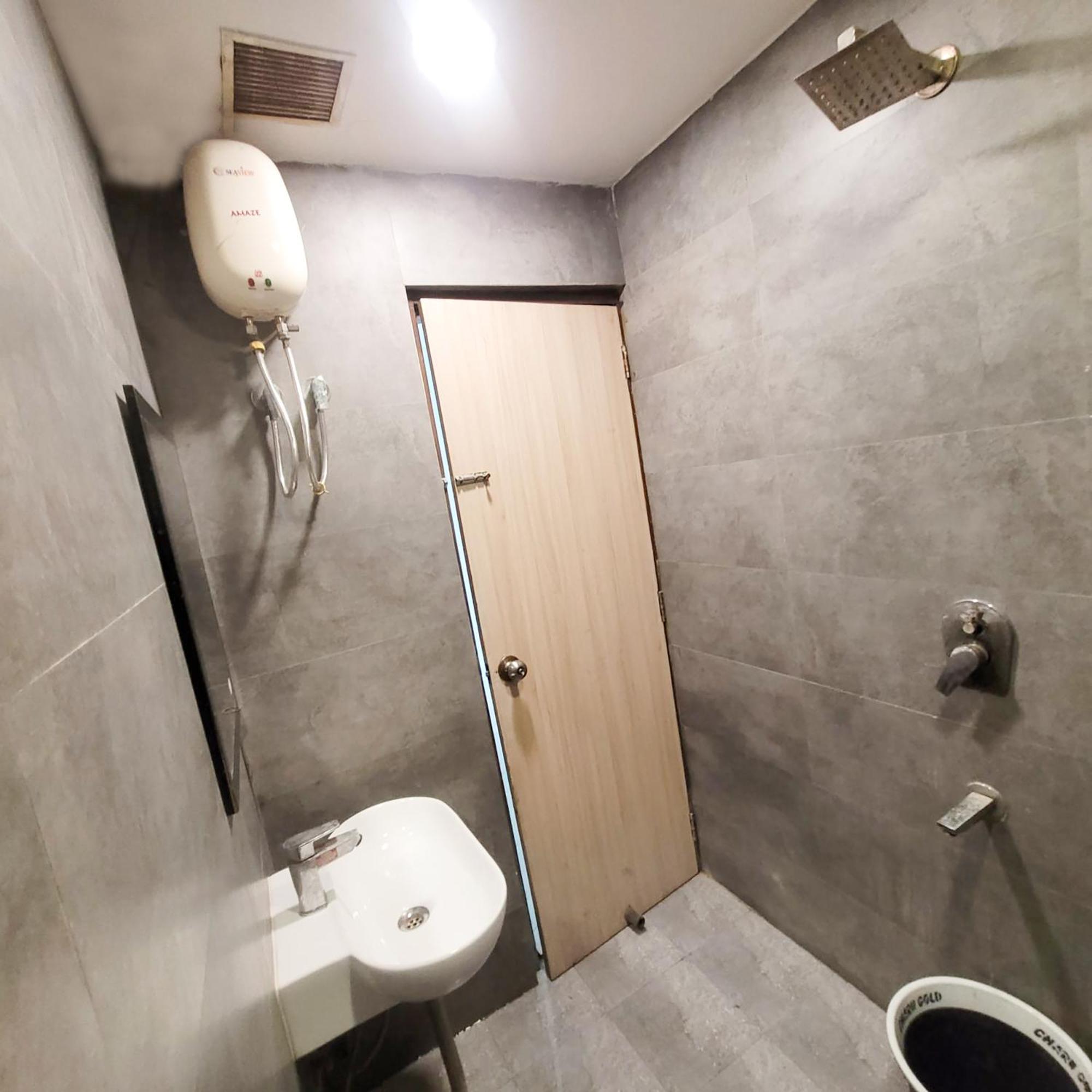 - Royal Palace 3*